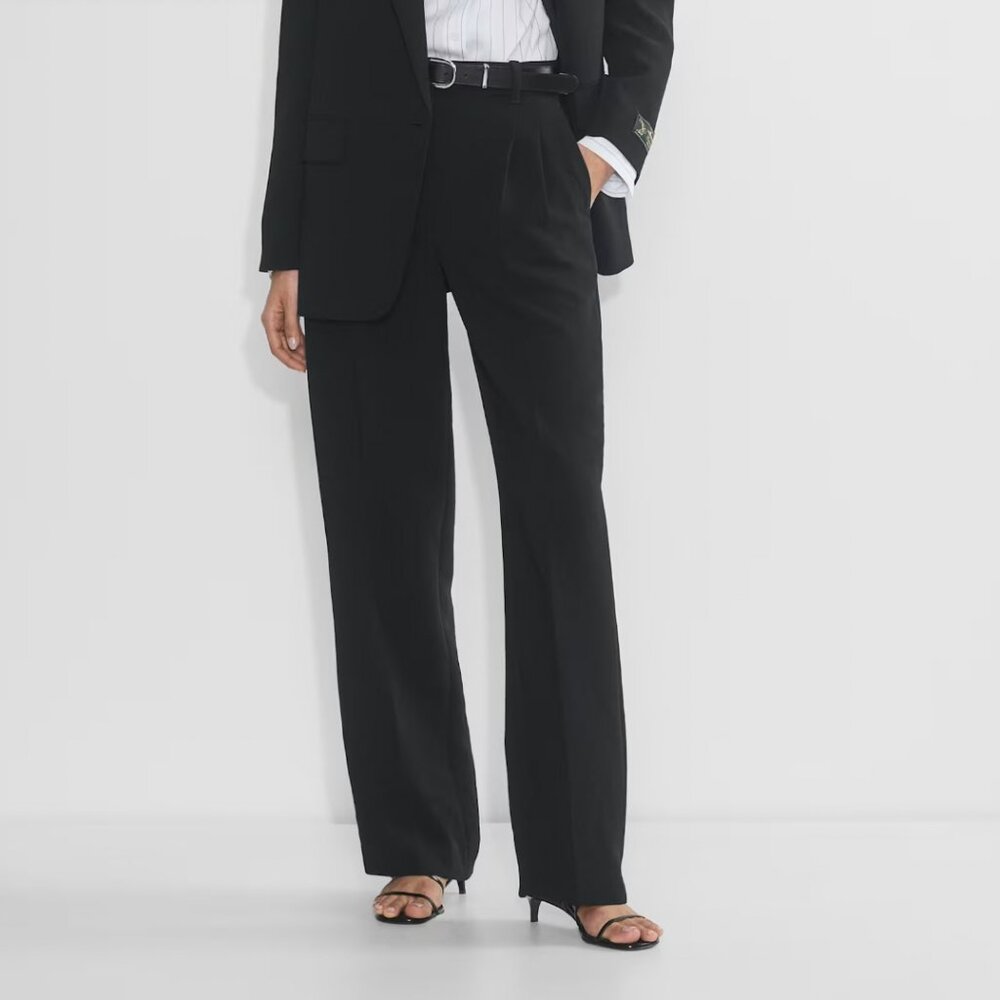 NWT Effortless Pant from Aritzia - Black Crepette, Size 4 Tall 33” inseam
